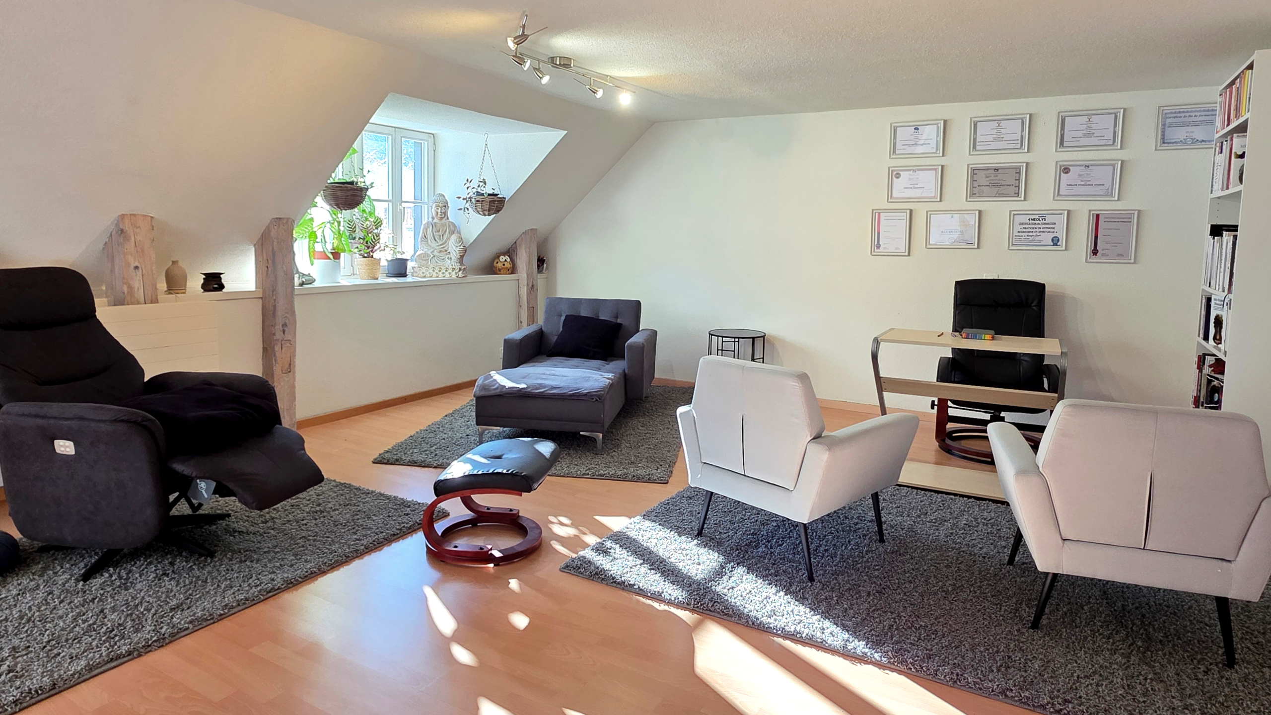 Vue d’ensemble du cabinet Hypno-Alchimiste à Sonvilier, proche de Saint-Imier